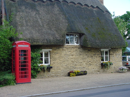 Grafton Underwood Cottage and Phone Booth