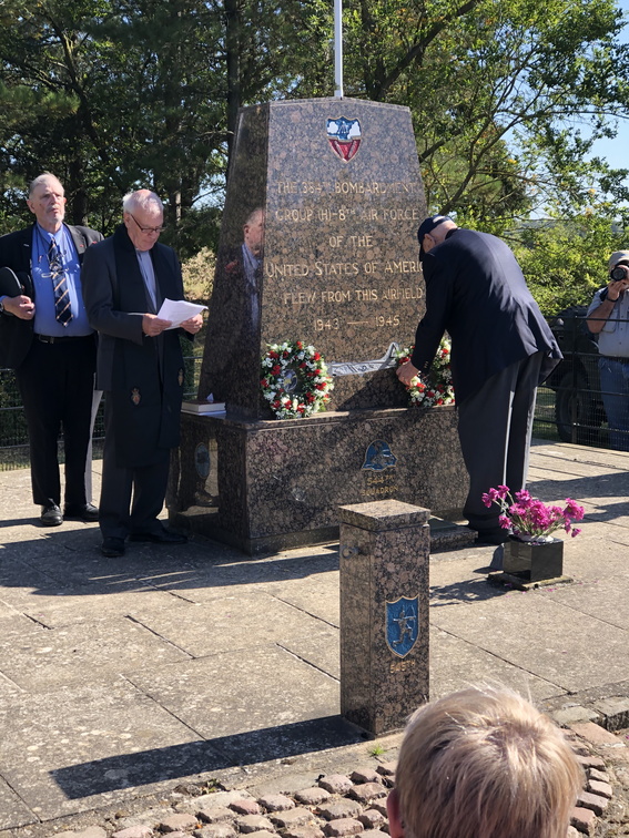 Henry Sienkiewicz Lays 545th BS Wreath