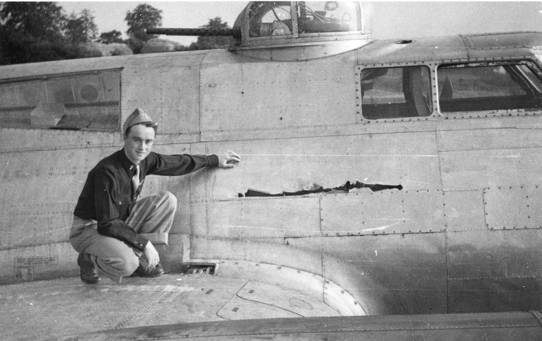 1944 England Griggs B17 damage.jpg